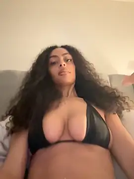 yasmingarcia online show from December 2, 2025, 2:12 pm