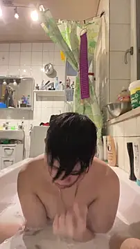 Kingpowerlittel online show from December 5, 2025, 4:03 pm