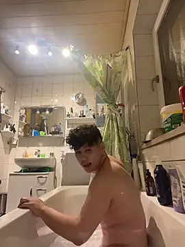 Kingpowerlittel online show from February 16, 2026, 6:04 pm