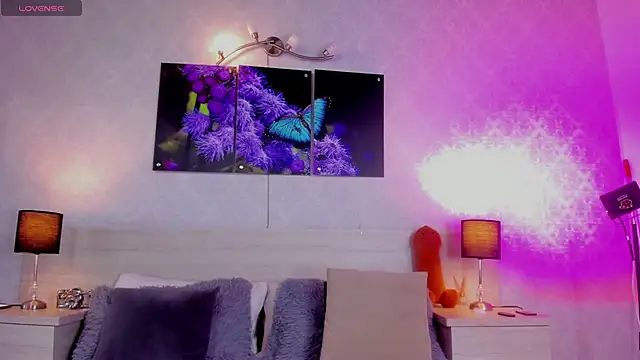 JenniferAuriston online show from October 15, 2025, 8:42 pm