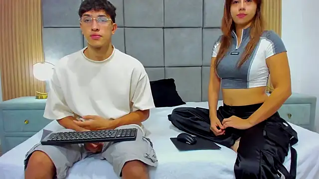 ChanellandMax online show from November 5, 2025, 1:11 pm