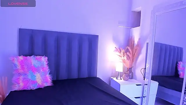 KendraChavez  online show from December 4, 2025, 9:45 pm