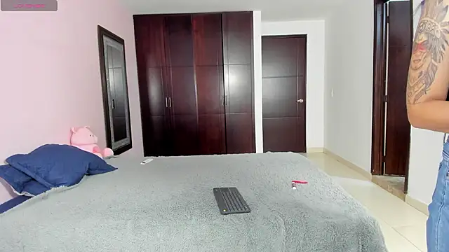 marianaandvalen online show from March 10, 2026, 11:04 am