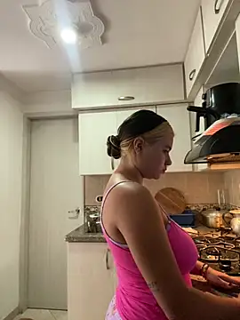 Laia Gomez online show from February 5, 2026, 8:46 pm