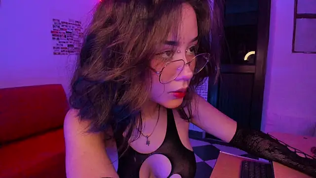 Nix Girl online show from November 9, 2025, 6:12 am