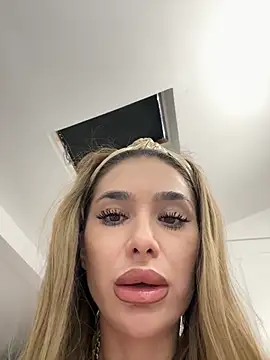 KaseyQuinn  online show from October 9, 2025, 6:00 am