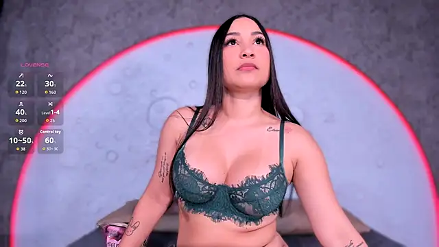 ReinaChloe online show from December 19, 2025, 4:58 pm