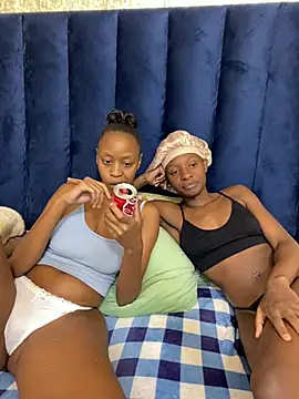 LonelyQueenxx25 online show from March 11, 2026, 7:31 pm