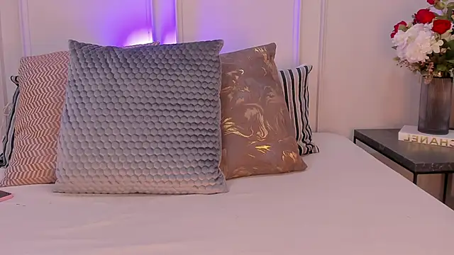 CharlotteBrownn  online show from March 7, 2026, 10:40 pm