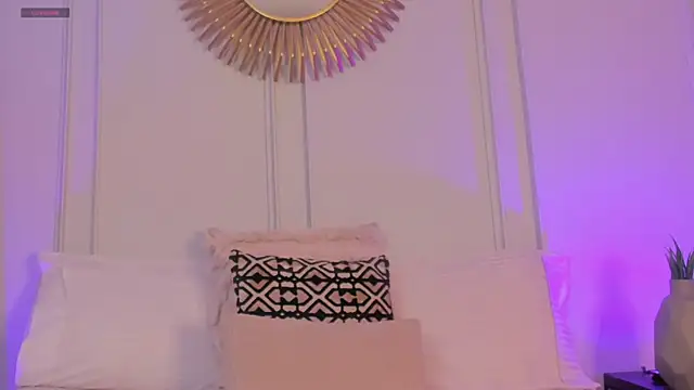 CharlotteBrownn  online show from July 1, 2026, 12:23 am