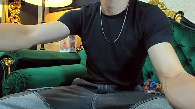 Snapshot of AlessandroKiing chatting on March 31, 2026, 9:15 pm AlessandroKiing online show from March 31, 2026, 9:15 pm