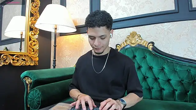 Snapshot of AlessandroKiing chatting on April 6, 2026, 2:18 pm AlessandroKiing online show from April 6, 2026, 2:18 pm