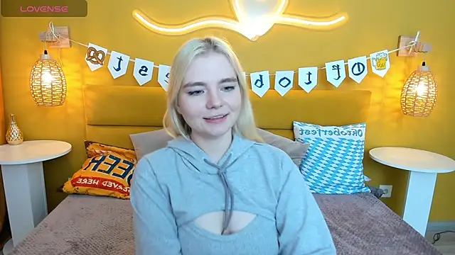 RuthBryant online show from September 28, 2025, 1:05 pm