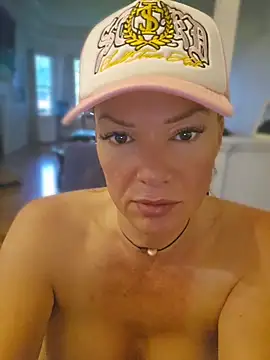 Sugarloveless online show from May 16, 2026, 1:10 pm