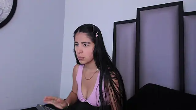 Lucy-23 online show from November 19, 2025, 4:12 am