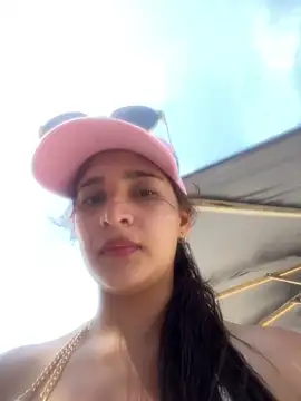 samaantha lux online show from February 25, 2026, 6:50 pm