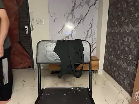 coupleyug online show from March 20, 2026, 7:02 am