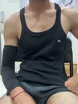 coupleyug online show from April 26, 2026, 5:43 pm