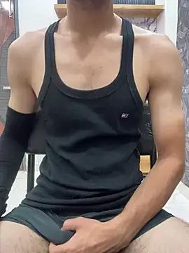 coupleyug online show from May 22, 2026, 9:59 am