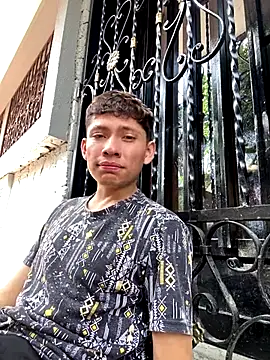 Snapshot of elfernh chatting on October 16, 2025, 2:18 pm elfernh online show from October 16, 2025, 2:18 pm