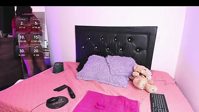 samiacooper25 online show from January 9, 2026, 7:48 pm