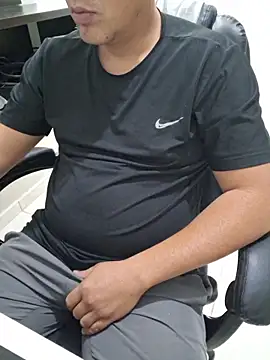 Snapshot of Carloskasado chatting on October 21, 2025, 11:49 pm Carloskasado online show from October 21, 2025, 11:49 pm