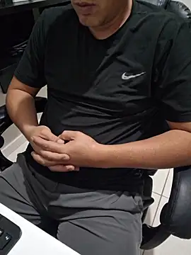 Snapshot of Carloskasado chatting on October 22, 2025, 11:37 pm Carloskasado online show from October 22, 2025, 11:37 pm