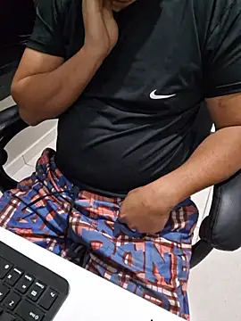 Snapshot of Carloskasado chatting on October 30, 2025, 11:05 pm Carloskasado online show from October 30, 2025, 11:05 pm