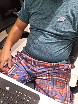 Snapshot of Carloskasado chatting on November 12, 2025, 10:41 pm Carloskasado online show from November 12, 2025, 10:41 pm