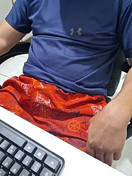 Snapshot of Carloskasado chatting on December 4, 2025, 11:24 pm Carloskasado online show from December 4, 2025, 11:24 pm