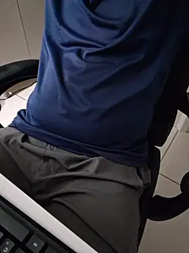 Snapshot of Carloskasado chatting on January 8, 2026, 6:05 am Carloskasado online show from January 8, 2026, 6:05 am