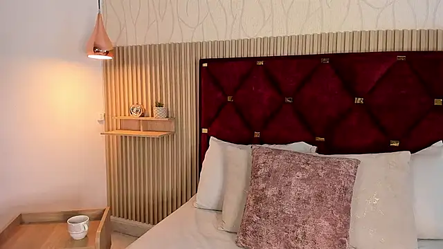 Laura Ivy online show from September 26, 2025, 12:20 pm