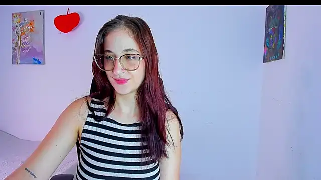 Snapshot of Laura_Ivy chatting on June 25, 2026, 2:10 pm Laura Ivy online show from June 25, 2026, 2:10 pm