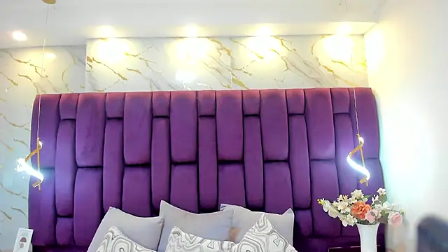 cloe spencerr online show from November 7, 2025, 5:13 pm