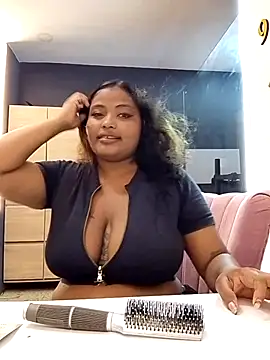 Cristal hott1 online show from February 17, 2026, 7:20 pm