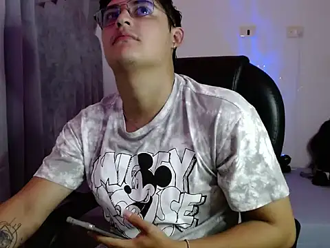 yesitwink  online show from March 20, 2026, 3:55 am