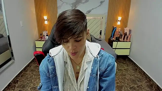 KAROLLJONES1 online show from October 28, 2025, 8:11 pm