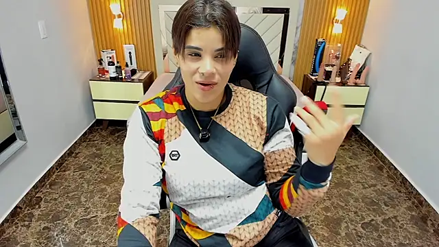 KAROLLJONES1 online show from November 12, 2025, 7:46 pm