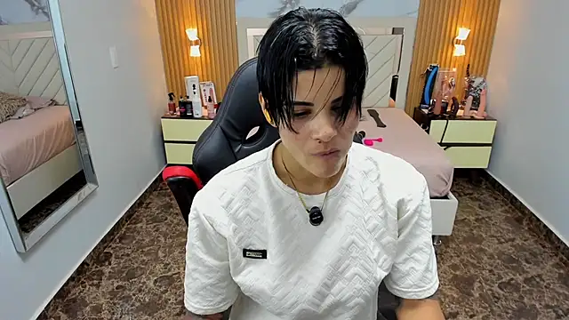 KAROLLJONES1 online show from January 6, 2026, 7:17 pm