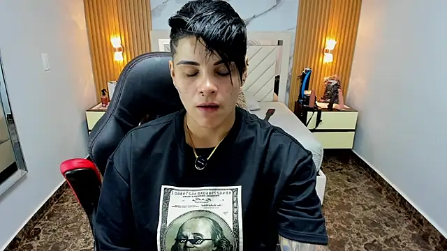 KAROLLJONES1 online show from January 15, 2026, 7:28 pm