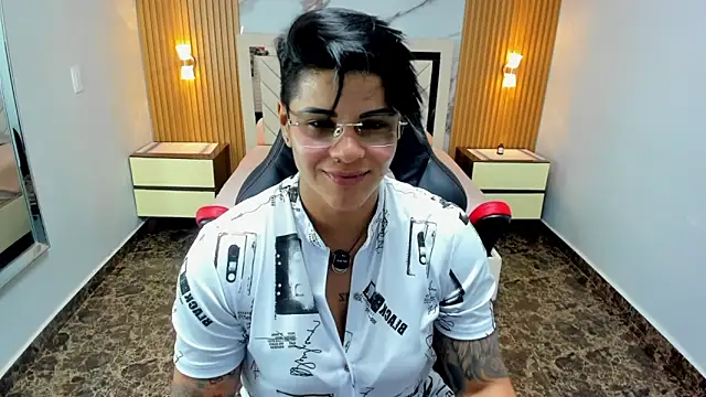 KAROLLJONES1 online show from April 1, 2026, 7:22 pm