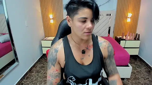 KAROLLJONES1 online show from April 20, 2026, 7:48 pm