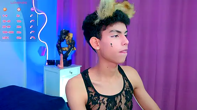 Room 69x online show from October 4, 2025, 5:11 pm