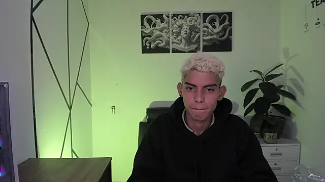 Room 69x online show from December 18, 2025, 2:39 am