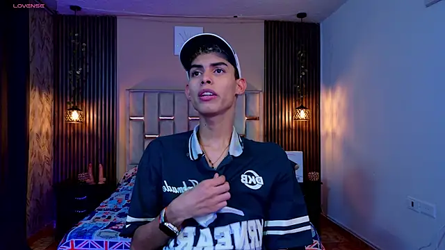 Room 69x online show from April 13, 2026, 1:27 pm