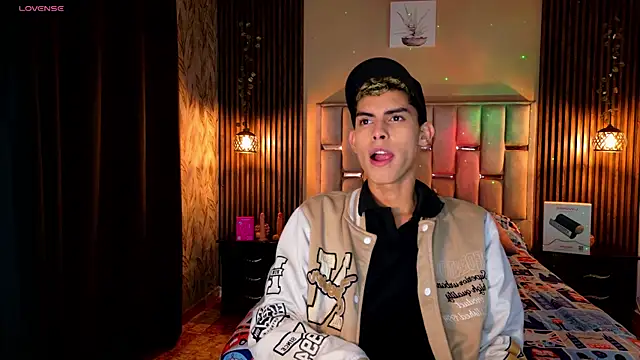 Room 69x online show from April 17, 2026, 12:08 pm