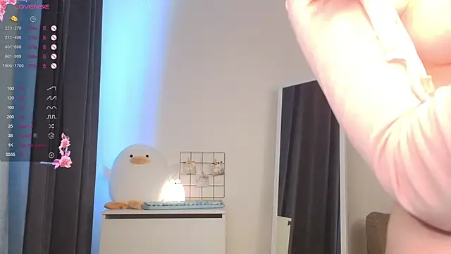 roxydolll online show from June 4, 2026, 2:06 am