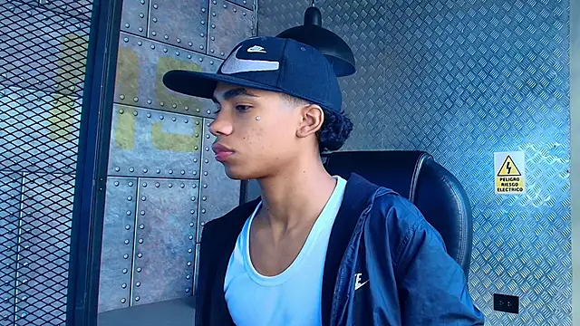 AlanCutee online show from October 21, 2025, 12:28 pm