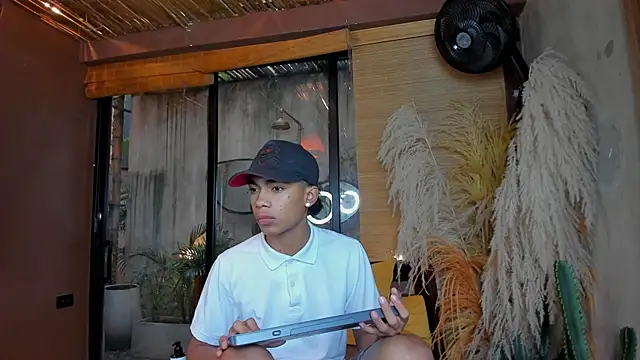 AlanCutee online show from December 14, 2025, 12:21 pm