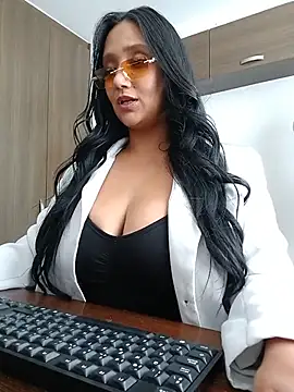 Esmeralda333 online show from May 15, 2026, 4:25 pm